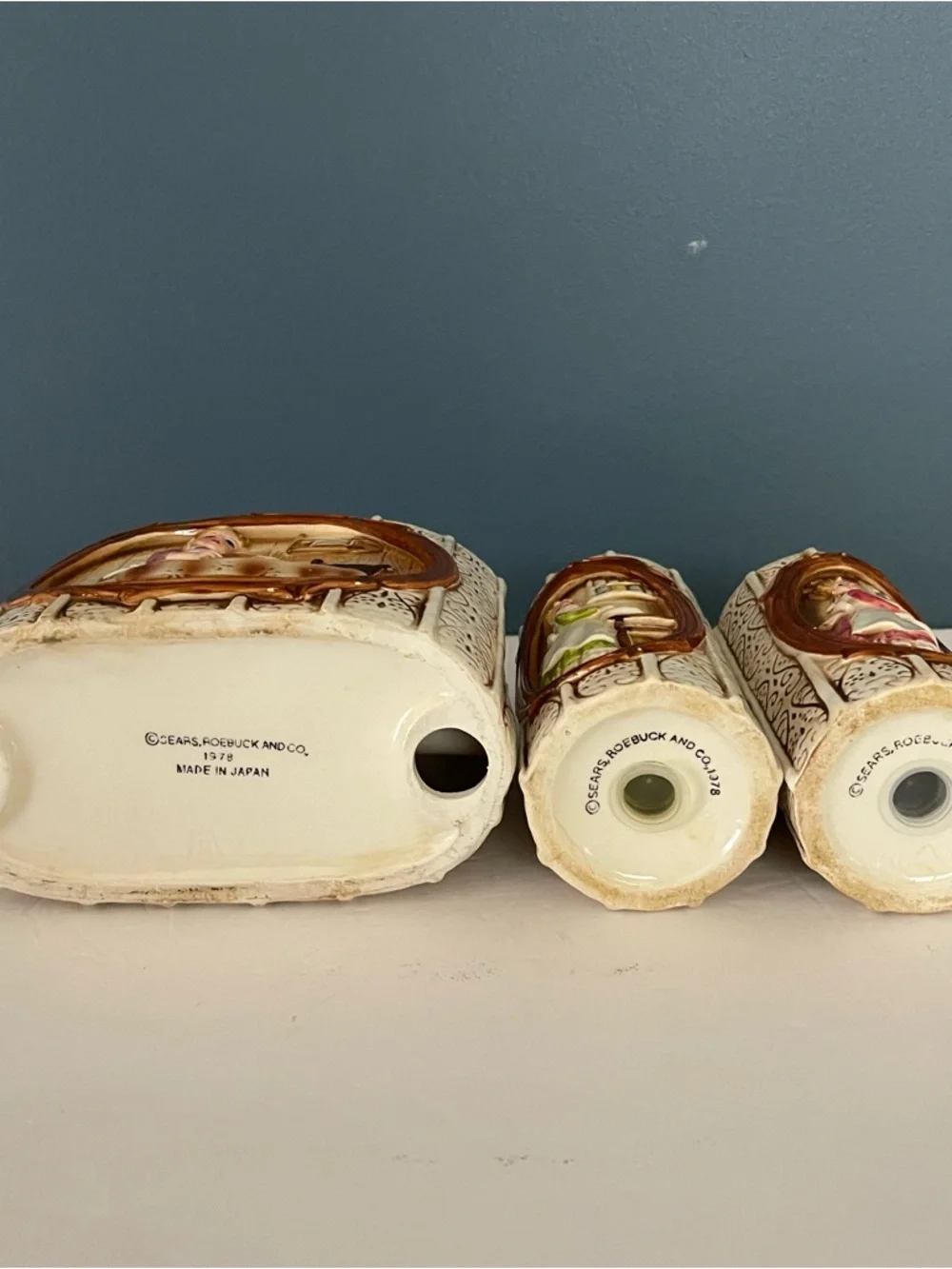 Vintage Sears Roebuck Pioneer Woman Salt Pepper Set and  Napkin Holder‎